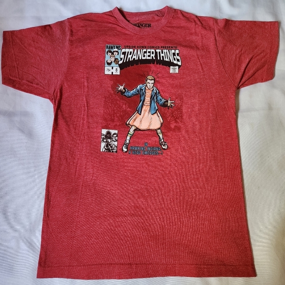 Netflix Stranger Things Unisex Size M Comic Book Red Graphic Tee T-Shirt TV Show - Picture 2 of 4